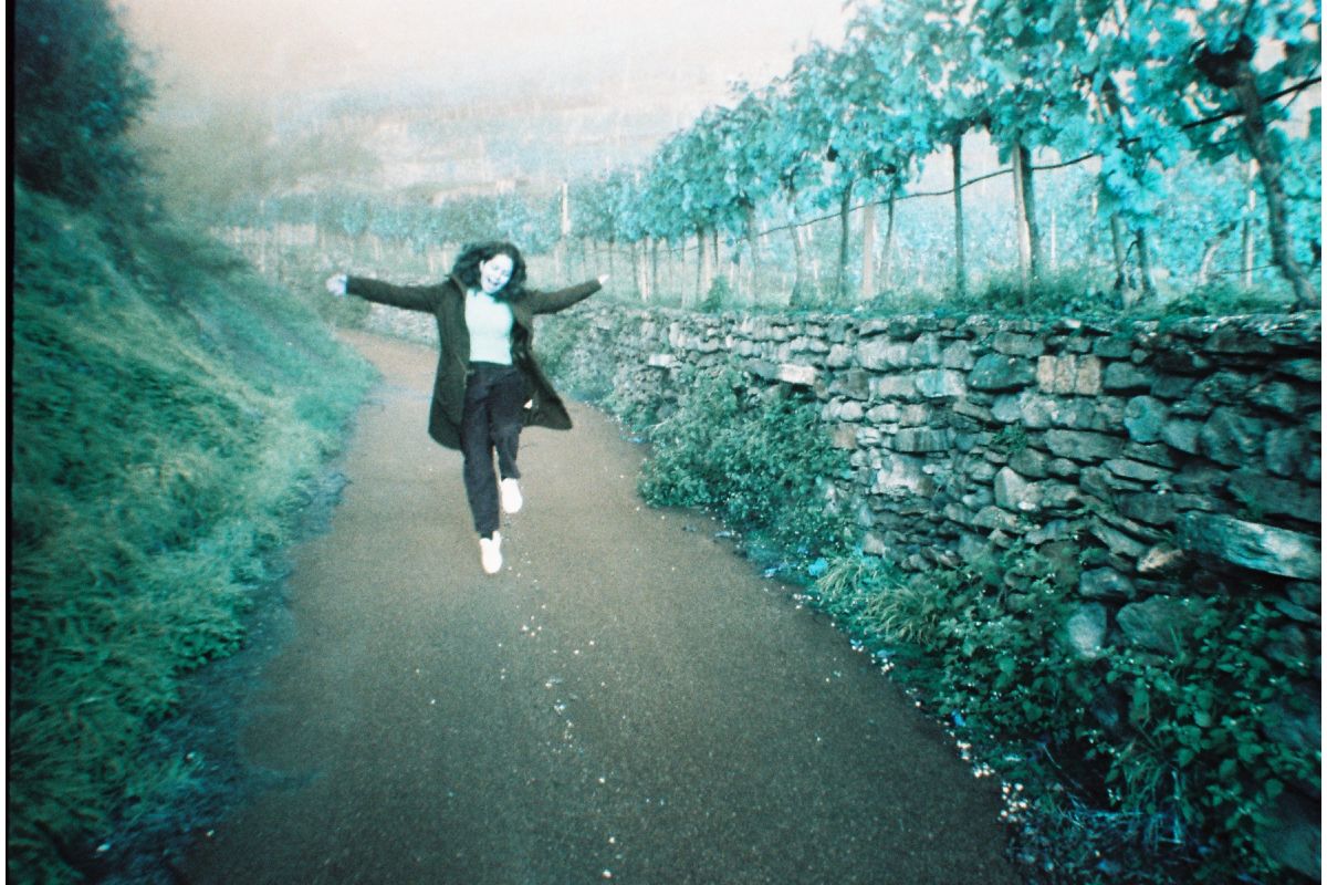 Lomography Simple-Use 35mm Film Camera - Turquoise - Analogue Wonderland - 2