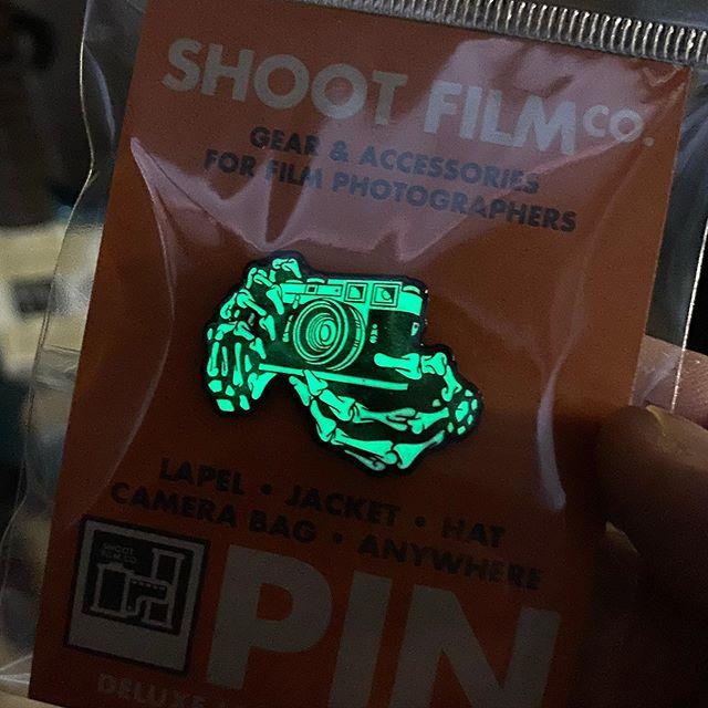 Rangefinder - GLOW IN THE DARK - Pin - Analogue Wonderland - 2