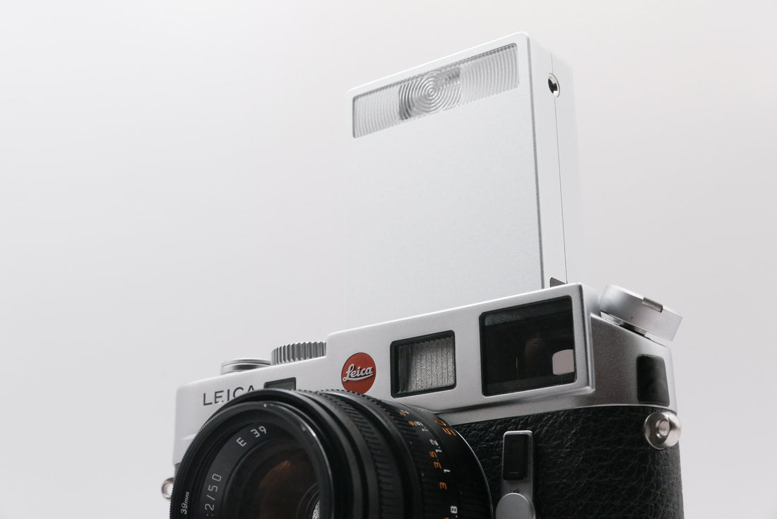 Keks KF01 - Compact Flash for vintage Cameras - Chrome on top of a Leica film camera from the front